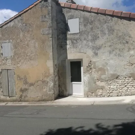 Le Logis Des Juliats Daire Saint-Seurin-d'Uzet